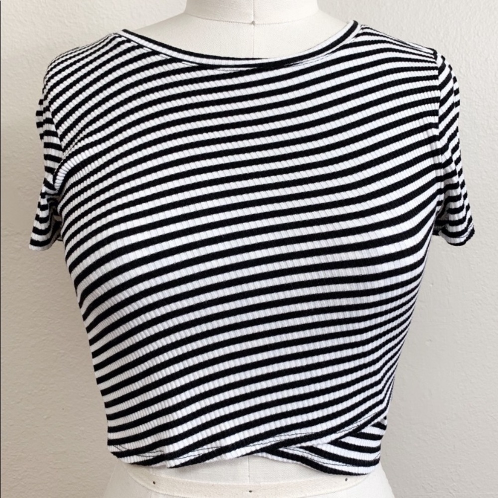 Striped crop top - Picture 2 of 4